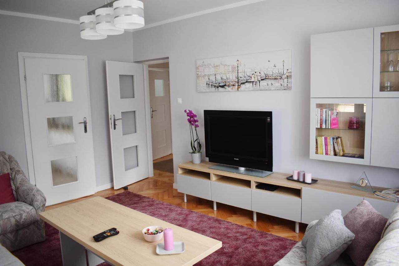 Cozy Apartment In Тарнов Екстериор снимка